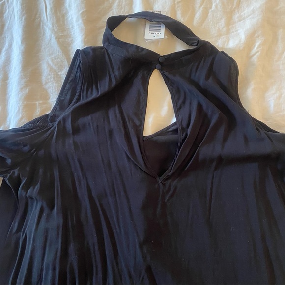 Cold shoulder black torrid top - Picture 2 of 5
